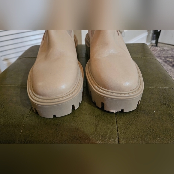 ZARA Leather Lug Sole Ankle Boots With elastic side panels. Tan. Size US 6.5 main image 8